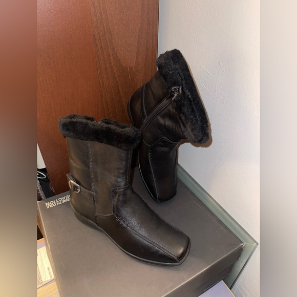 Women Black Leather Boots Booties 6.5 Ortho New Comfort Weather Resistant - Picture 1 of 9